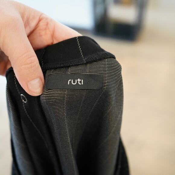 Ruti Top Womens Small Black Striped Vented High‎ Low SS Back Snap Button - Picture 4 of 14